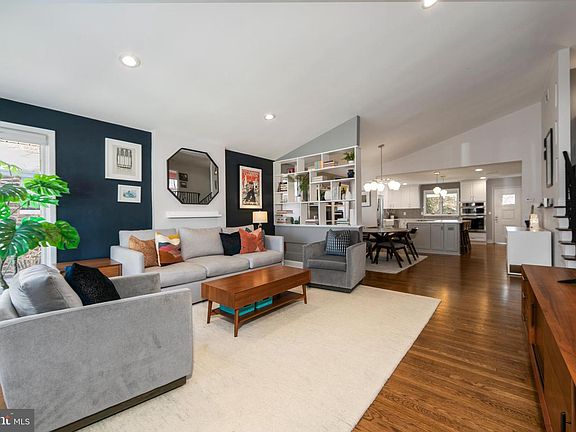 5th image of 412 Westmont Ave