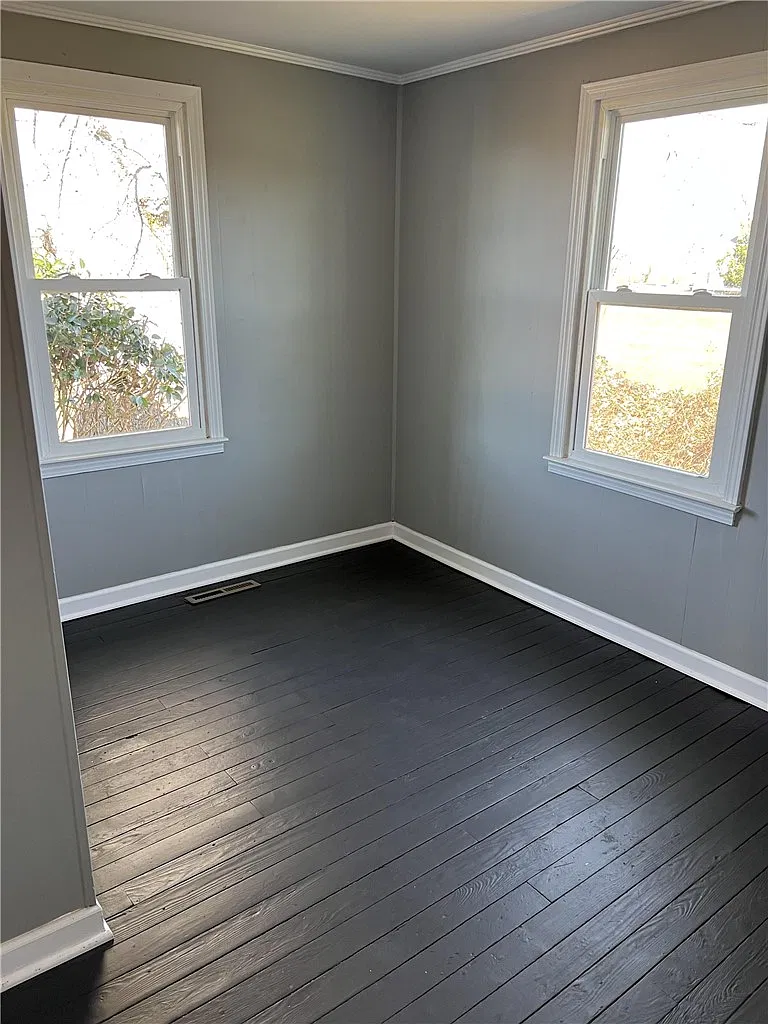 3 bed, 1.0 bath, $1,300 — Photo 3