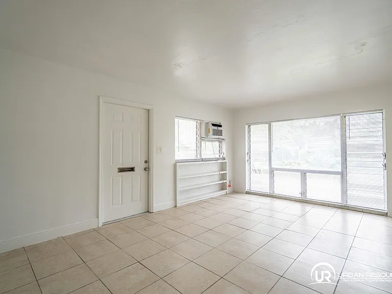 1812 NE 20th Ave #1 — Photo 7