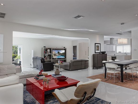 5th image of 1270 NE 97th St #1