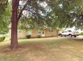 312 Walter Chambers St, Eden, NC 27288