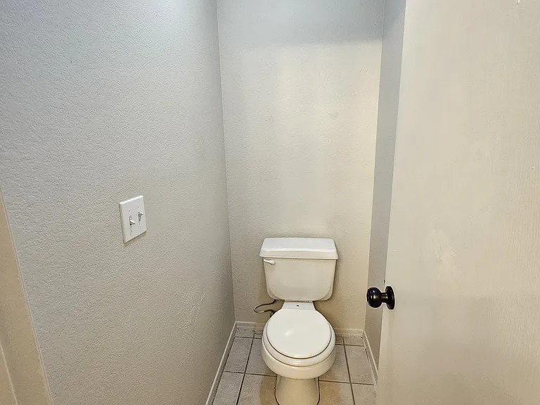 7819 W Myrtle Ave — Photo 2