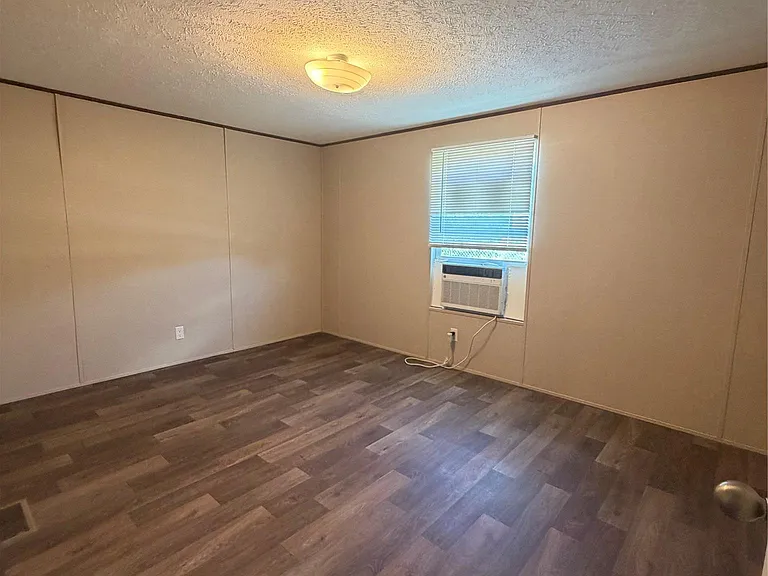 272 Plum St — Photo 16