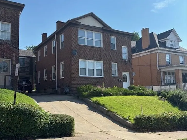 2709 Pyramid Ave — Photo 3