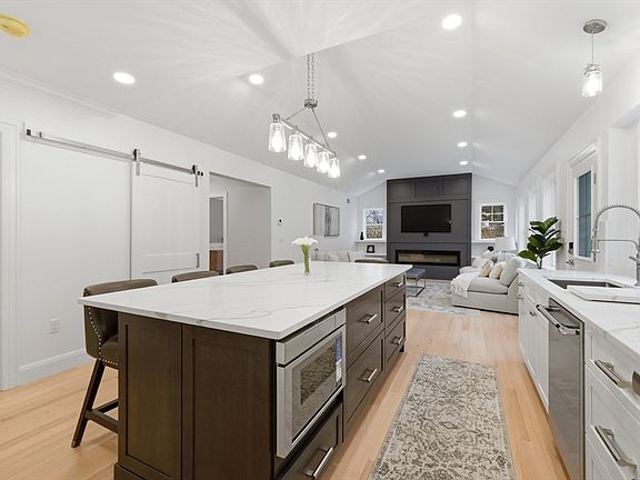 3rd image of 4 Aerial St