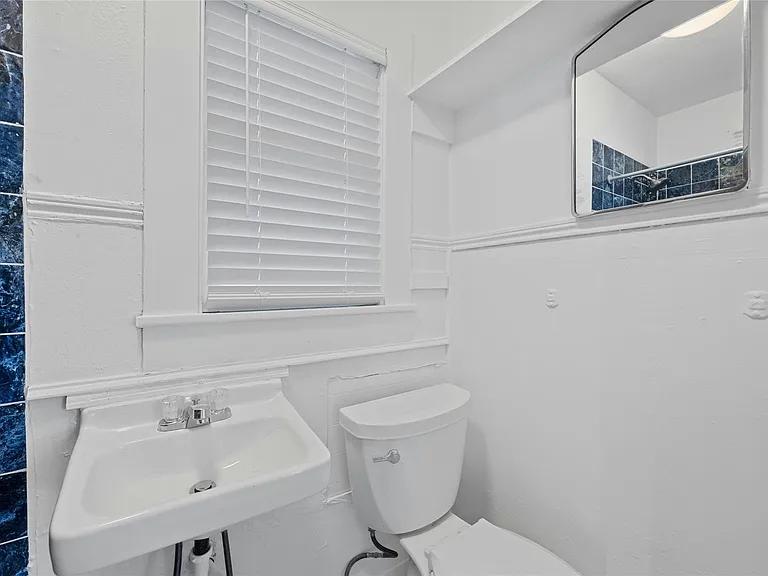 2201 Leon St #G — Photo 10