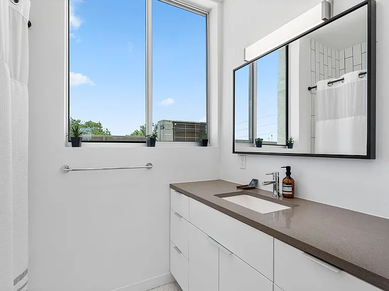 1701 E Martin Luther King Blvd #105 — Photo 24