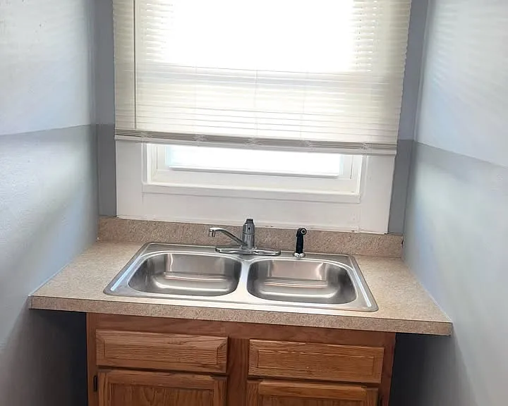 322 Lorenz Ave — Photo 4