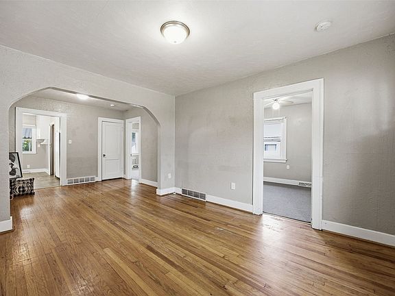 5th image of 1727 Maple Dr NW