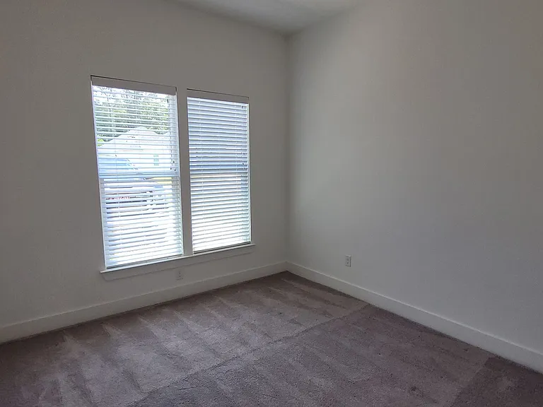 9587 S Creek Dr — Photo 15