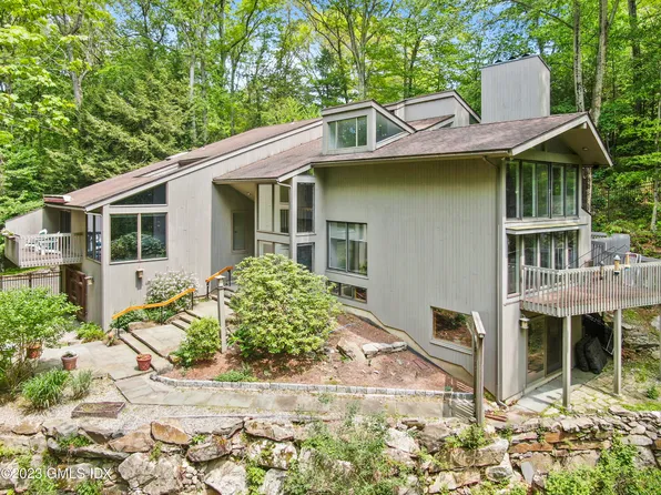 183 Blackberry Dr, Stamford, CT 06903