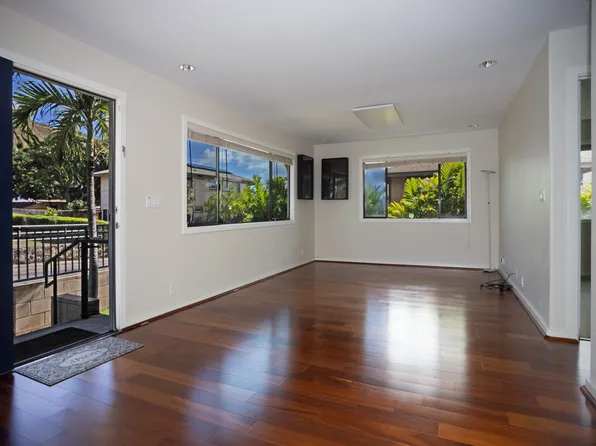 3418 McCorriston St, Honolulu, HI 96815