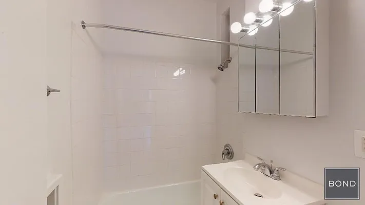 Rented by Bond New York | media 9