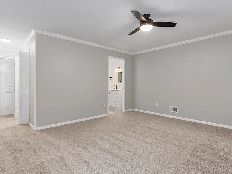 400 Derby Ln #2 — Photo 21