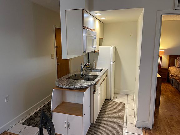 4th image of 60 Strawberry Hill Ave Unit 417