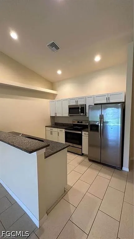 3 bed, 2.0 bath, 1200 sqft, $1,585 — Photo 4