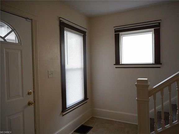 4th image of 2217 Broadway