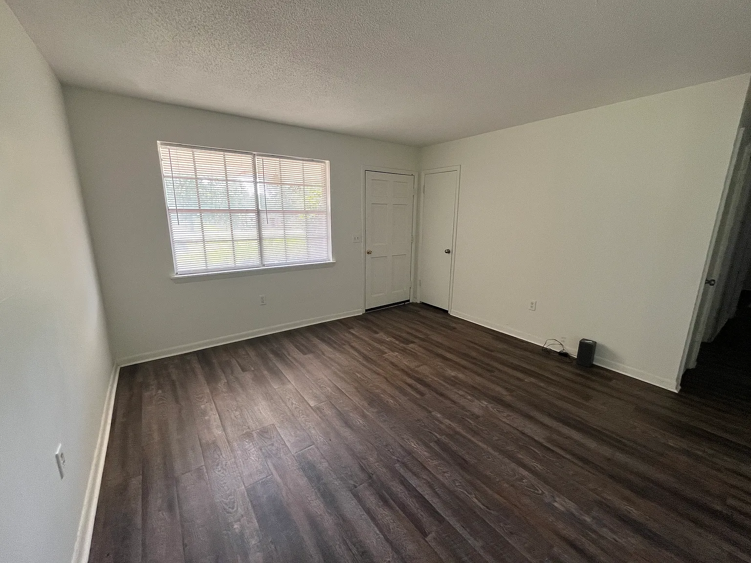 3 bed, 1294 sqft, $1,500 — Photo 2
