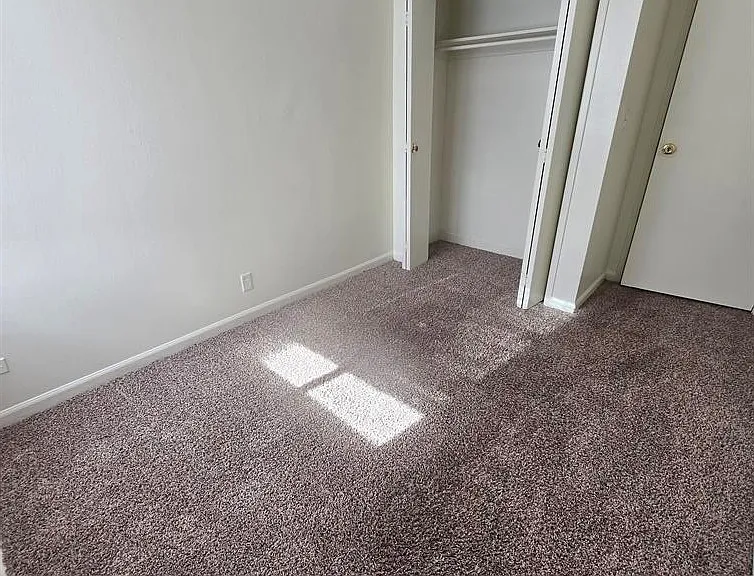 Murray Hill Apartments — Photo 28