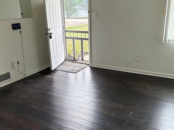 2nd image of 2327 Wildwood Circle Dr