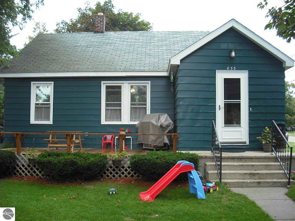 1st image of 833 James St