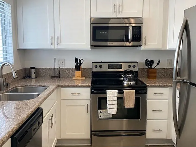 415 N Oakhurst Dr — Photo 1