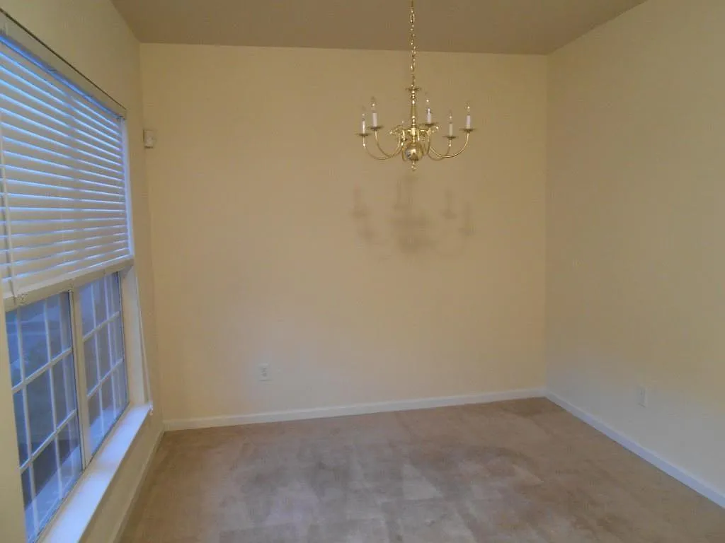 883 Redwood Dr photo 1