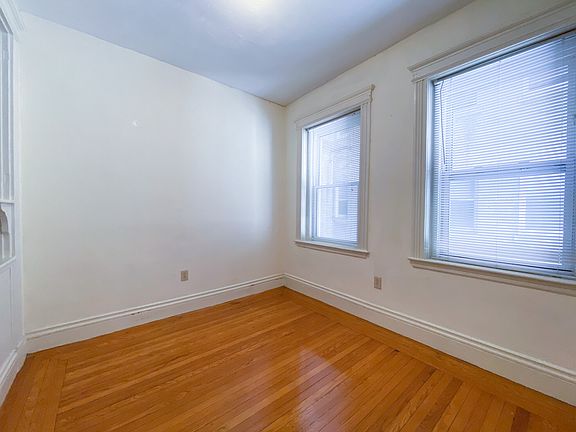 5th image of 28 Queensberry St APT 1