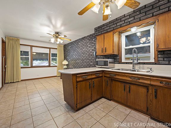 4th image of 505 N Addison Rd