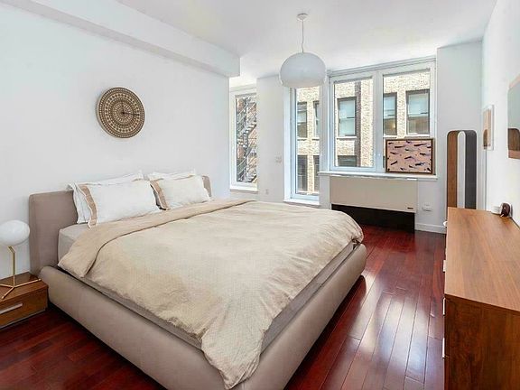 4th image of 125 W 21st St APT 8A