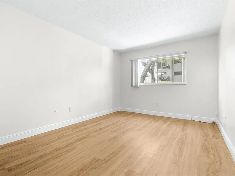 4606 W Gray St #107 — Photo 11