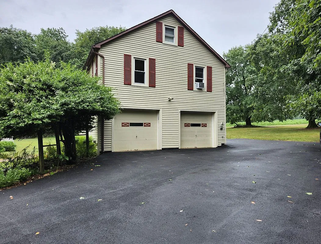 2 bed, 1.0 bath, 1100 sqft, $1,400 — Photo 1
