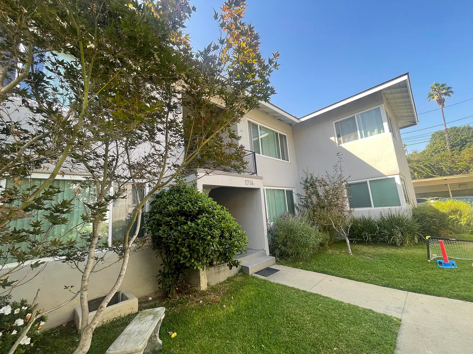 2 bed, 900 sqft, $2,700 — Photo 3