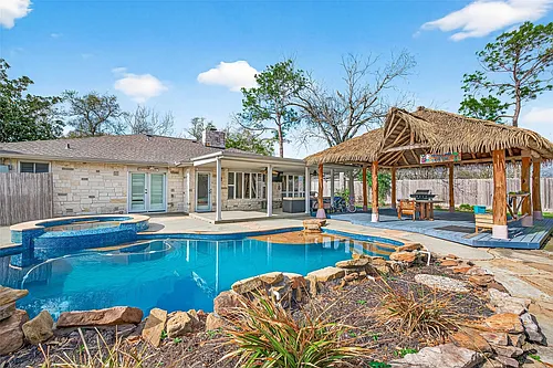 805 Camelot Ln Photo 1