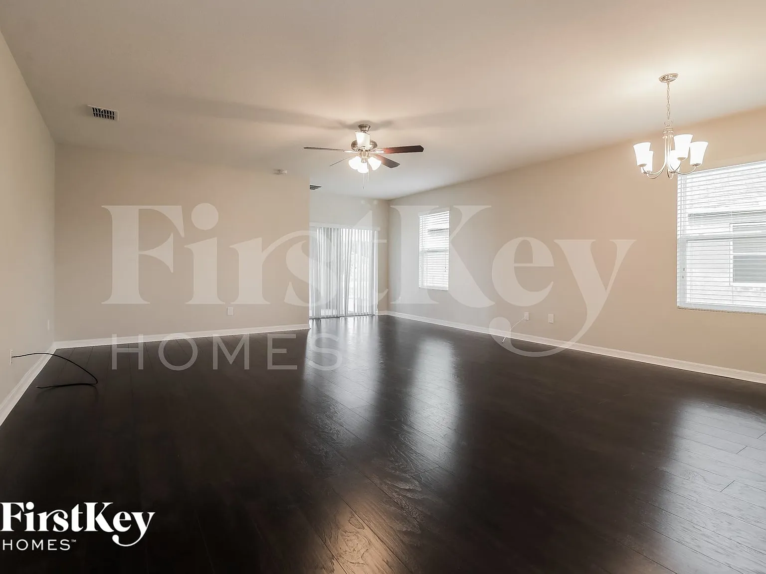 3 bed, 2.0 bath, 1760 sqft, $2,430 — Photo 2