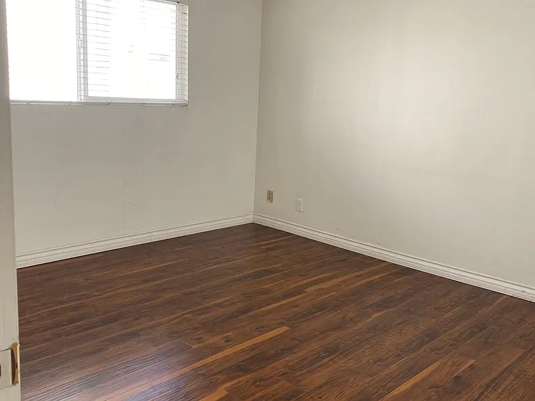 1228 S Saltair Ave #9 — Photo 11