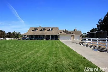 454 Roscoe Rd photo 1
