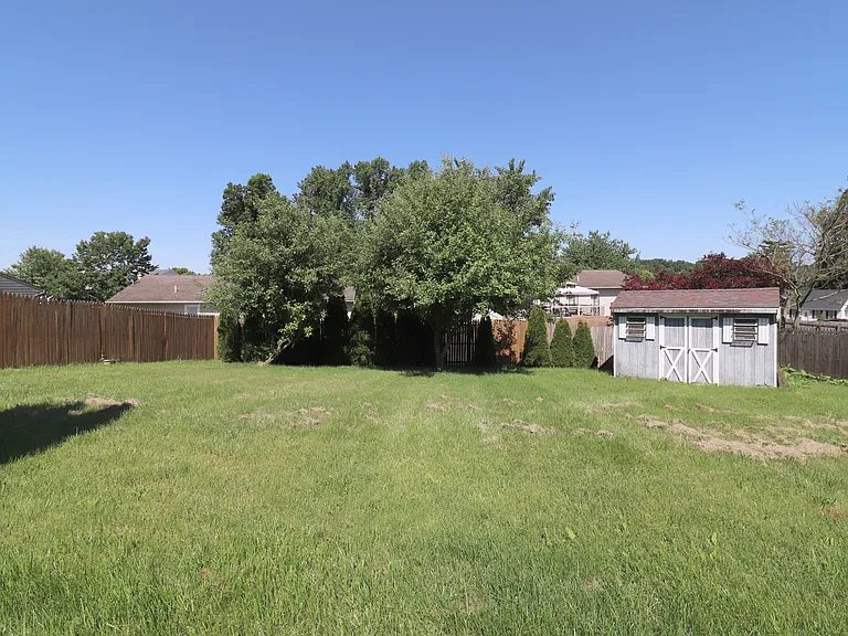 10 Spring House Ln — Photo 22
