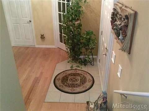 4th image of 891 Woodhaven Dr