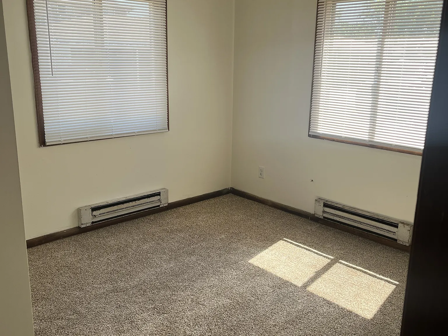 2 bed, 900 sqft, $1,600 — Photo 3