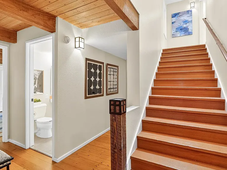 248 NW Ash St — Photo 2