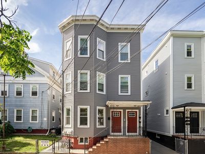 65 Oak St #1, Somerville, MA, 02143