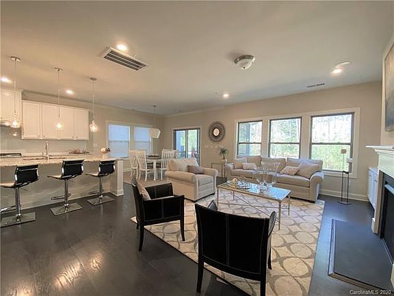 3rd image of 6528 Vizcaya Ct