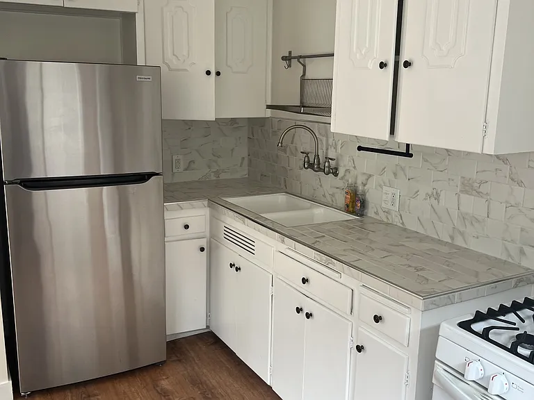 1147 Hacienda Pl #4 — Photo 7