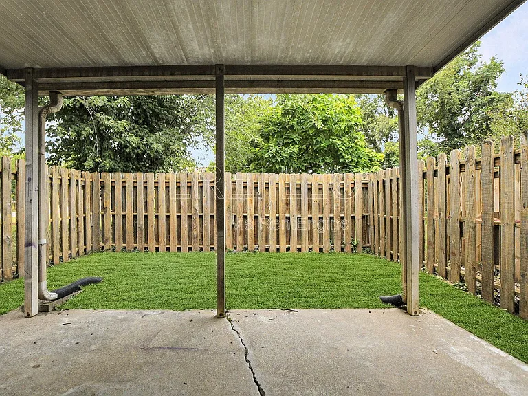 817 Lancelot Ct — Photo 18