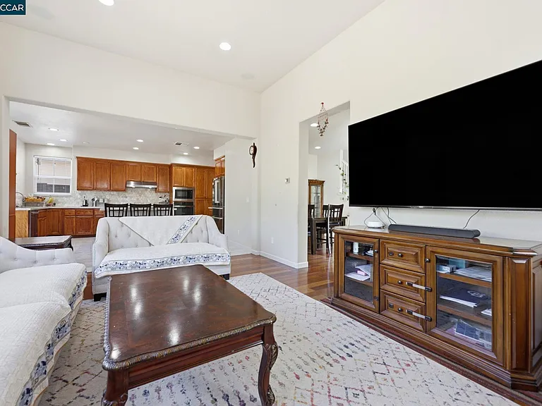 165 Paddington Ct — Photo 6