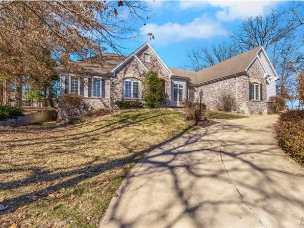 401 Charlemagne Dr, Lake Saint Louis, MO 63367