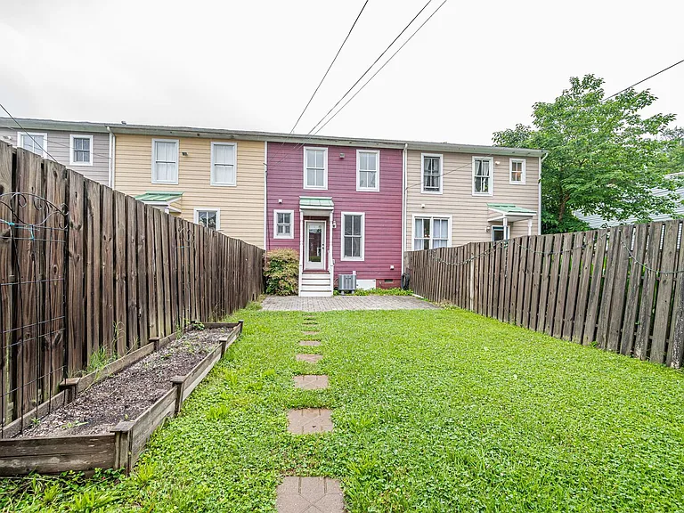 520 S Laurel St — Photo 18