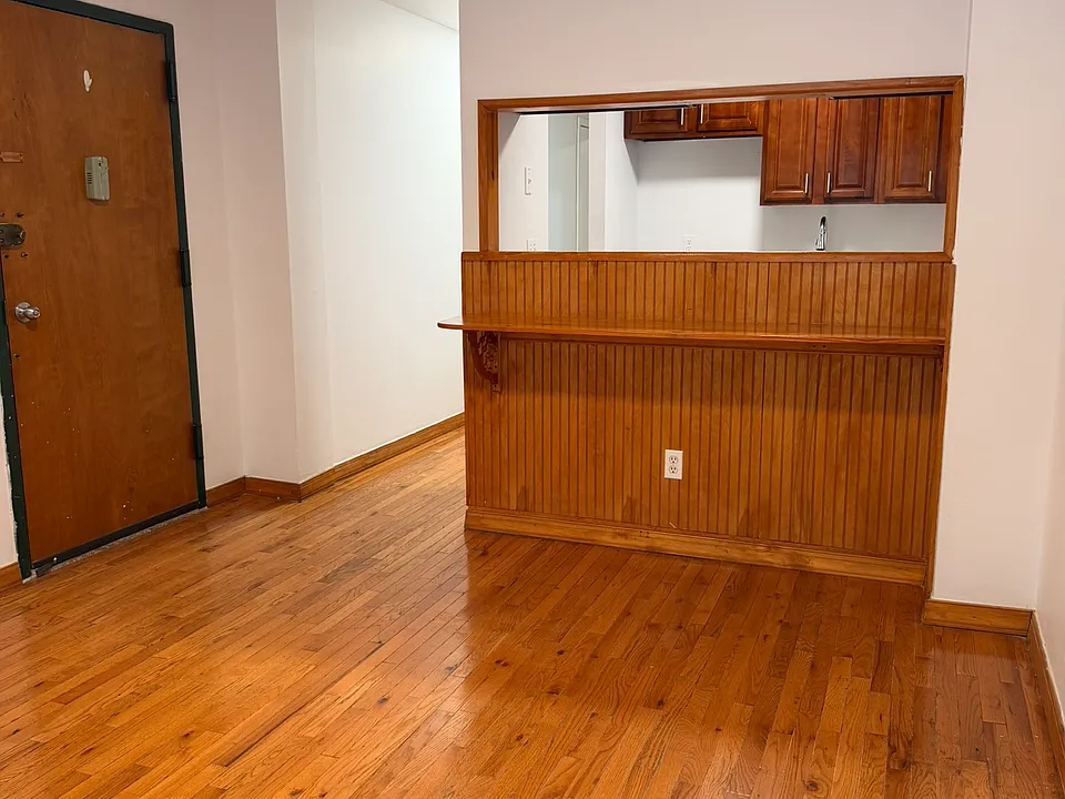 7622 Grand Central Pkwy #1R