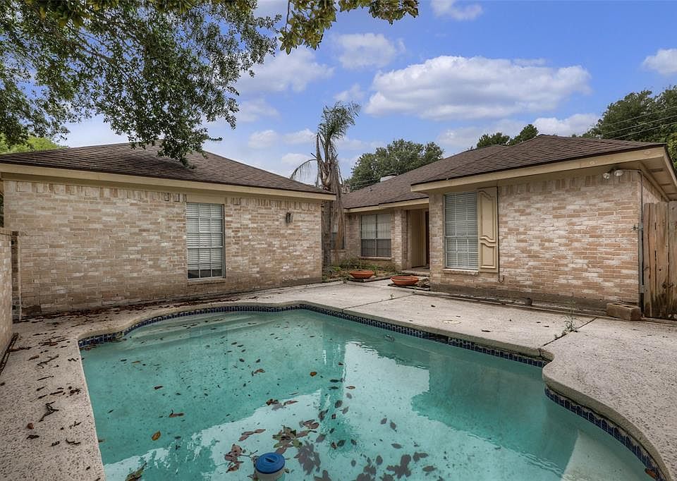 1st image of 1515 Locke Ln